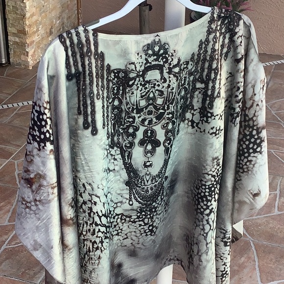 French Blue top grey with silver beads size small nice flowing material - Picture 2 of 12